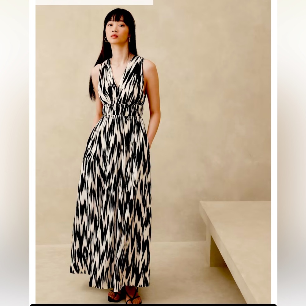 NWT BANANA REPUBLIC SILK CASCADE SILK MAXI DRESS
Best Seller